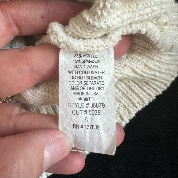 3/$15 Cream Knit Women's Crop Top - Picture 5 of 5